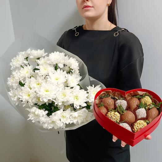 Хризантемы и клубника в шоколаде