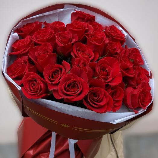 Монобукет из 25 красных роз Фридом
