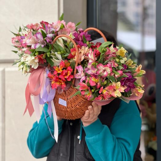 Корзинка яркая