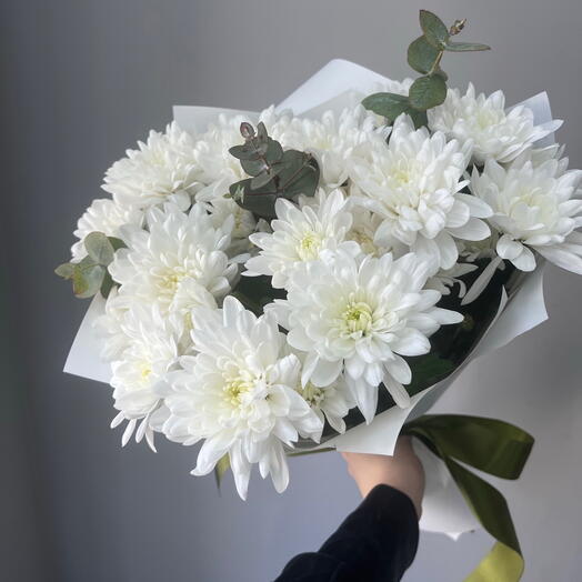 Mono bouquet of bush chrysanthemums