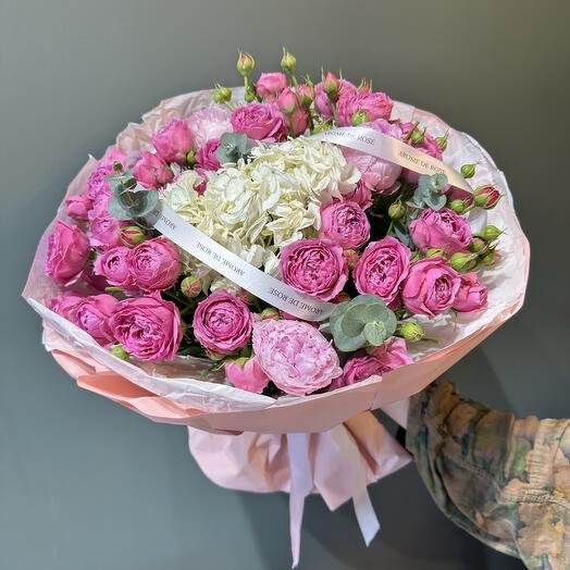 Букет из кустовых роз