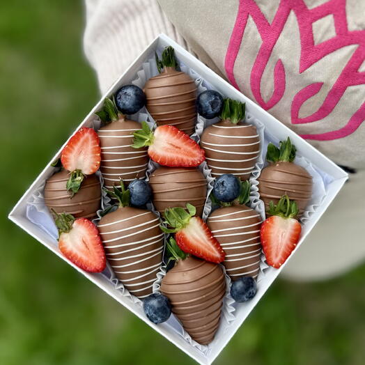 Клубника в молочном шоколаде (9-12 шт)