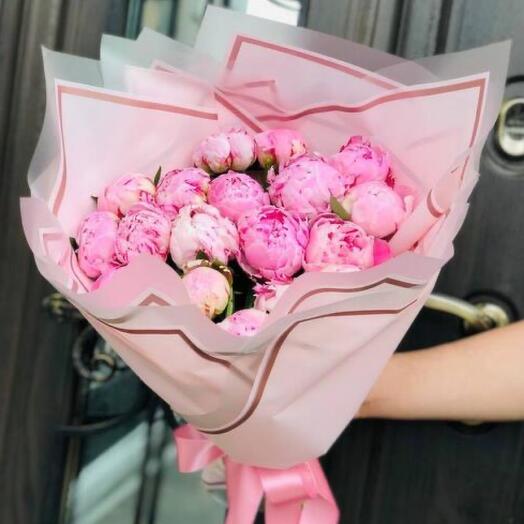 Цветы пионы розовые в букете 19 шт