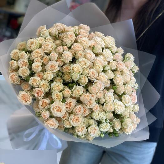 Букет из 45 кустовых роз