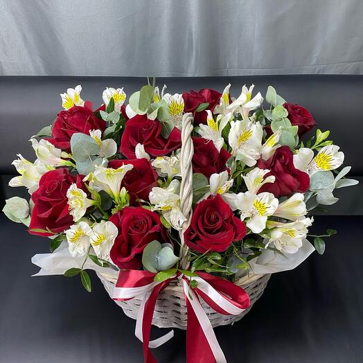 Корзина с цветами🌹️🌹🌹