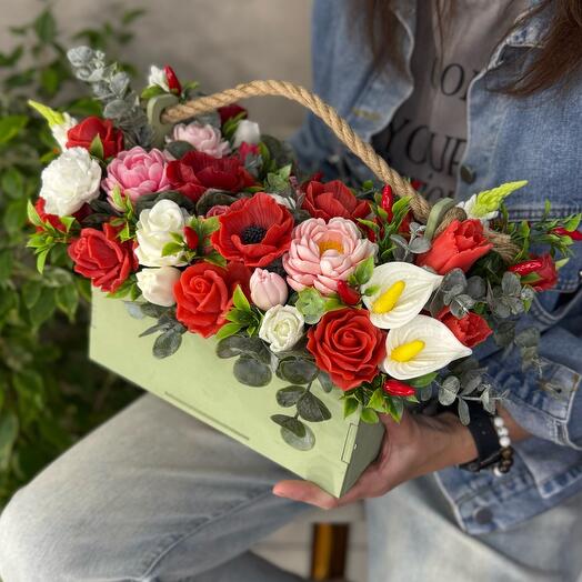 Цветы в ящике из мыла