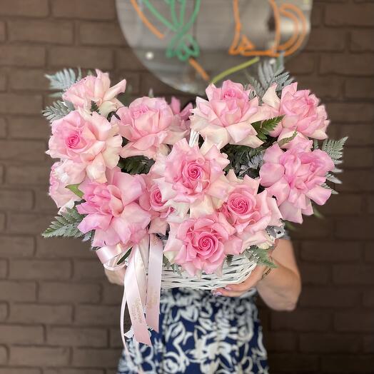 Корзина французские розы и ажурный папоротник🌸🍃