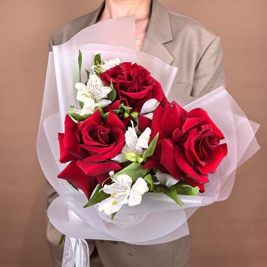 Красная французская роза 3 шт и белая альстромерия 2 шт