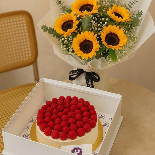 Букет Цветов и Малиновый Бенто Тортик