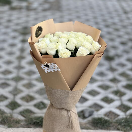 White roses 🤍