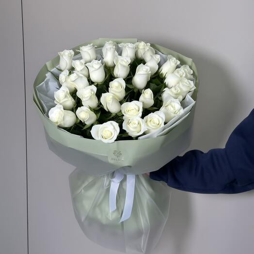 Белые розы Proud