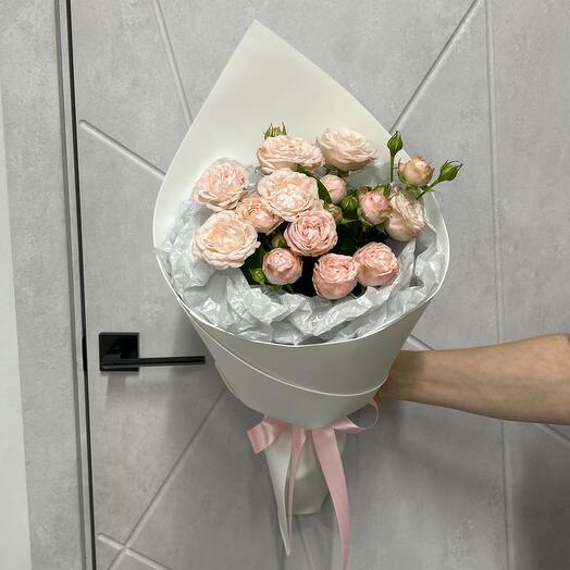 Нежный комплимент из 3 кустовых роз