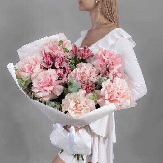 Букет из розовой французской розы и розовой альстромерии с эвкалиптом