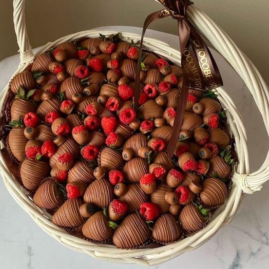Клубника,малина,голубика в шоколаде «Ягодная Радость Gift»