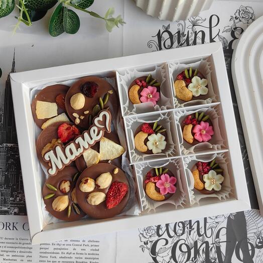 Set of chocolates for "Mom"
