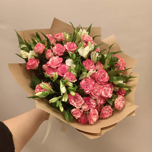 Роза кустовая с альстромерией (84)