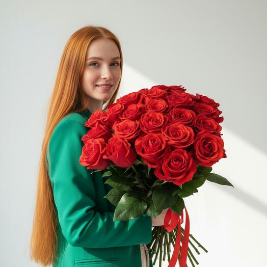 Букет 25 ярко красных роз
