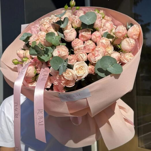 Легкий букет с кустовыми розами