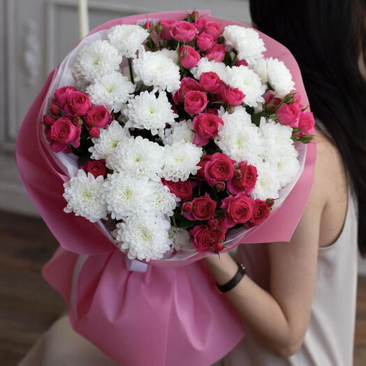 Кустовые розы + кустовые хризантемы