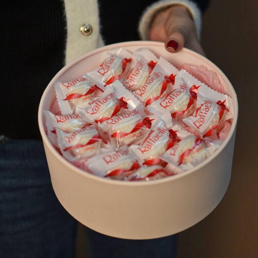 Сладкий набор с конфетами Raffaello