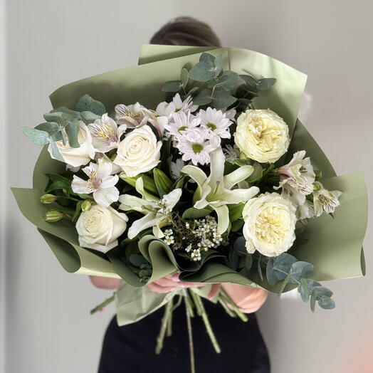 Bouquet with lilies and roses