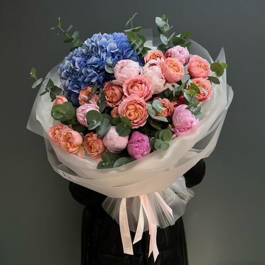 Букет «Холодный розовый» Пионы, Гортензия, Пионовидная кустовая роза