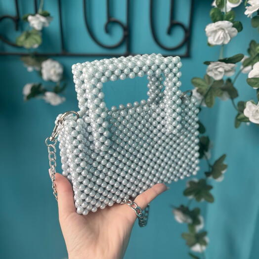 Сумочка из бусин серая