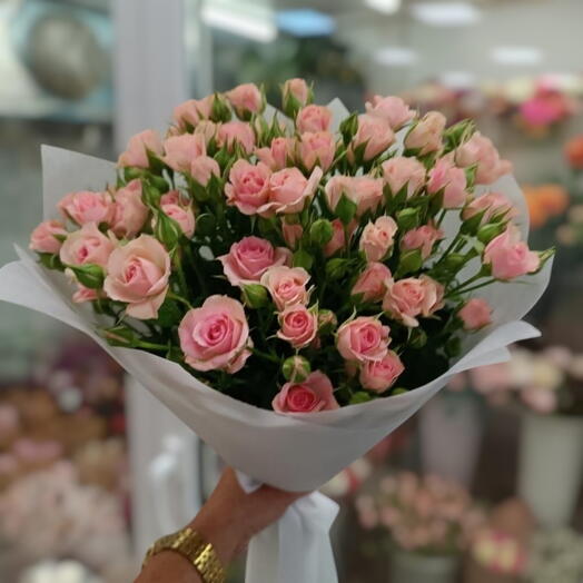 Pink bouquet of pink bush roses