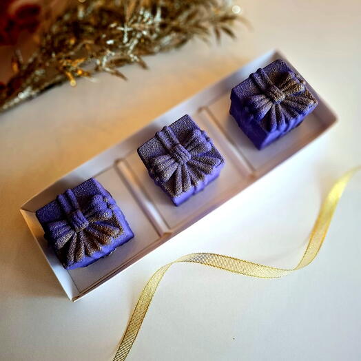 Муссовые десерты в виде подарков 3шт