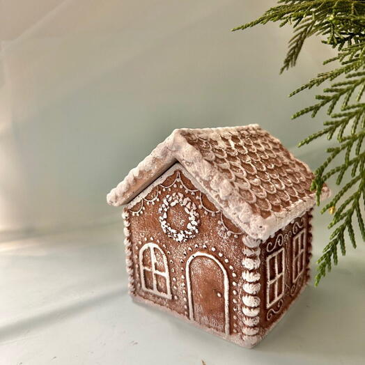 Ароматическая свеча «пряничный домик»