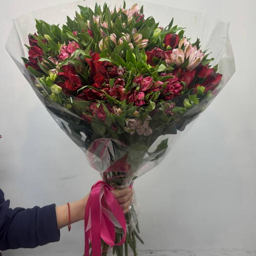 Букет из альстромерии