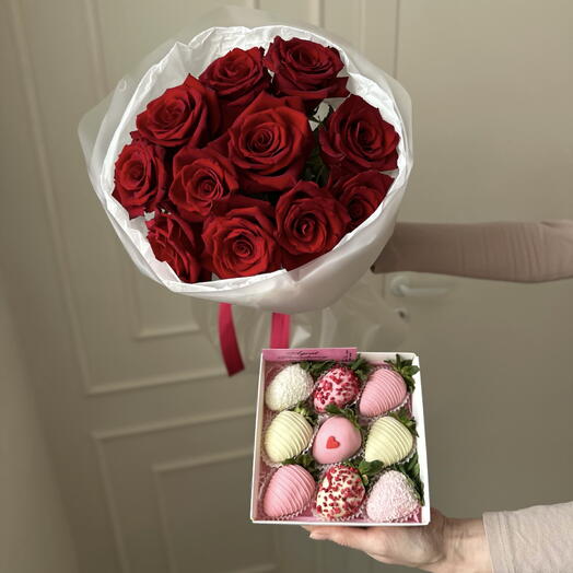 Комбо набор из свежих цветов и клубники в шоколаде 🌹