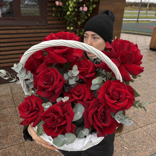 Корзина с розами