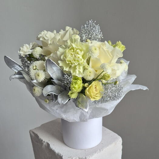 Композиция цветочная "сливки" из розы, гвоздики, хризантемы, эустомы, серебряной травы