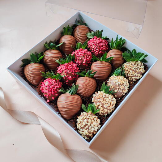 Клубника в молочном шоколаде 16 - 20 шт