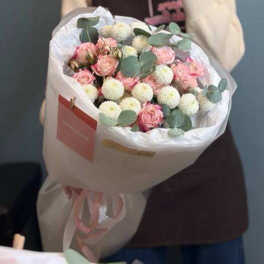 Букет очаровательный с кустовой розой 🌸