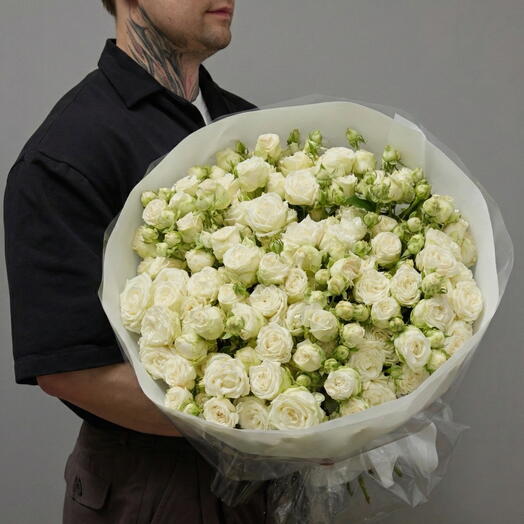 Большой букет из 19 белых пионовидных кустовых роз Мисс Бомбастик