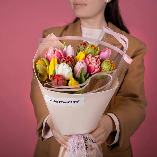 Букет из 15 тюльпанов микс в упаковке