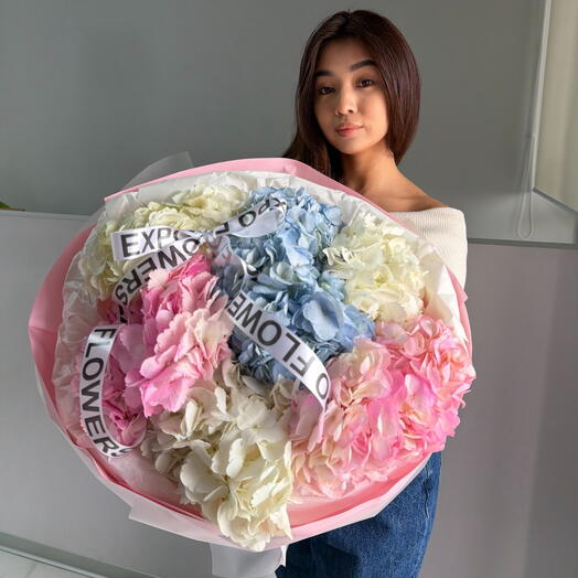 Букет из гортензий микс