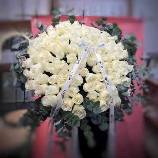 101 Белые высокие розы