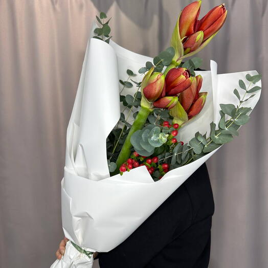 Амариллис с эвкалиптом