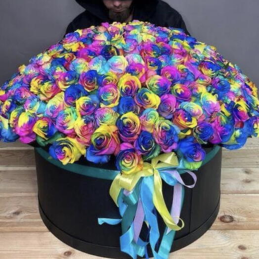 Цветы в коробке 301 радужная роза