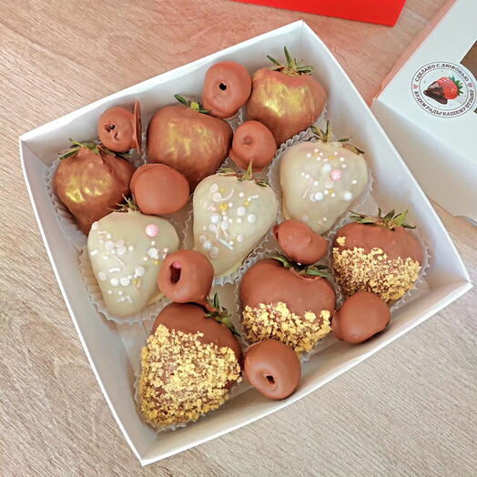 Клубника в шоколаде с малиной