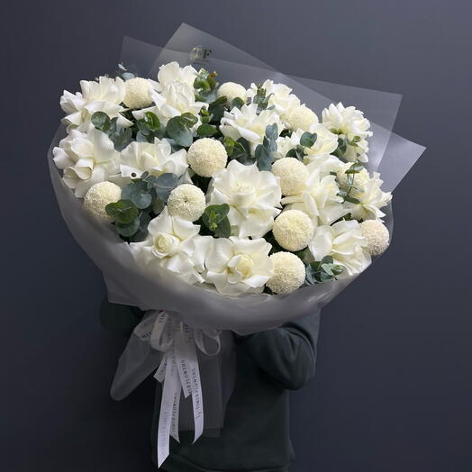 Доубукет белая Французская роза Хризантемы «Момоко» эвкалипт