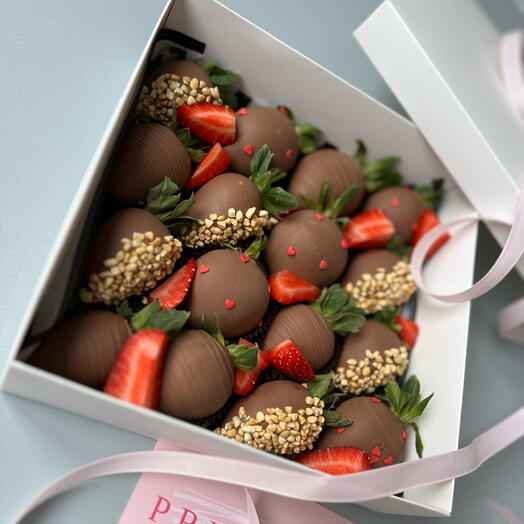 Набор клубники в шоколаде 16 ягод