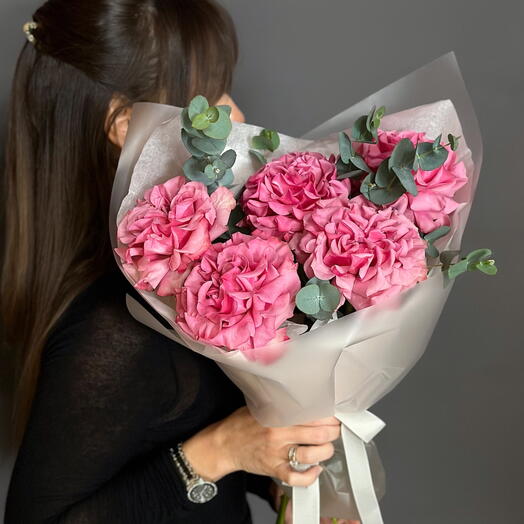 Букет малиновых роз