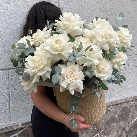 Корзина с французскими розами
