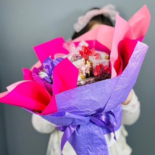 Подарочный набор большой букет с ассорти чая и шоколада "Яркое впечатление"