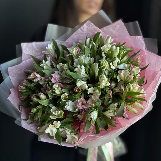Монобукет из белых и розовых альстромерий 25шт