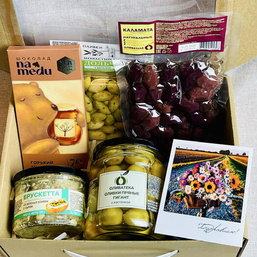 «Наслаждение вкусом» гастрономический подарок с оливками, брускеттой и шоколадом на меду